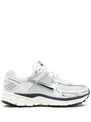 NIKE VOMERO GRIS/PLATEADO