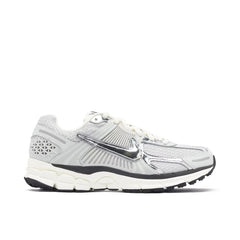 NIKE VOMERO GRIS/PLATEADO