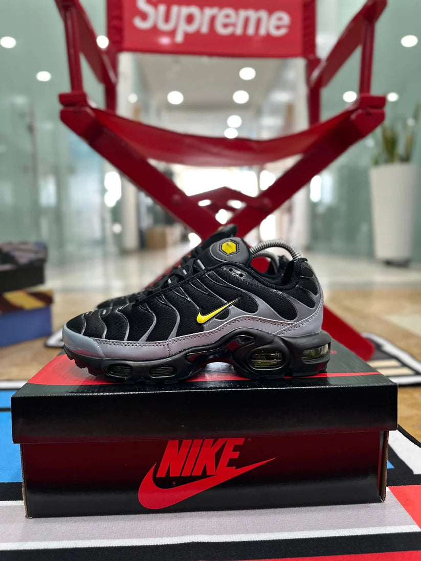 NIKE TN NEGRO / GRIS