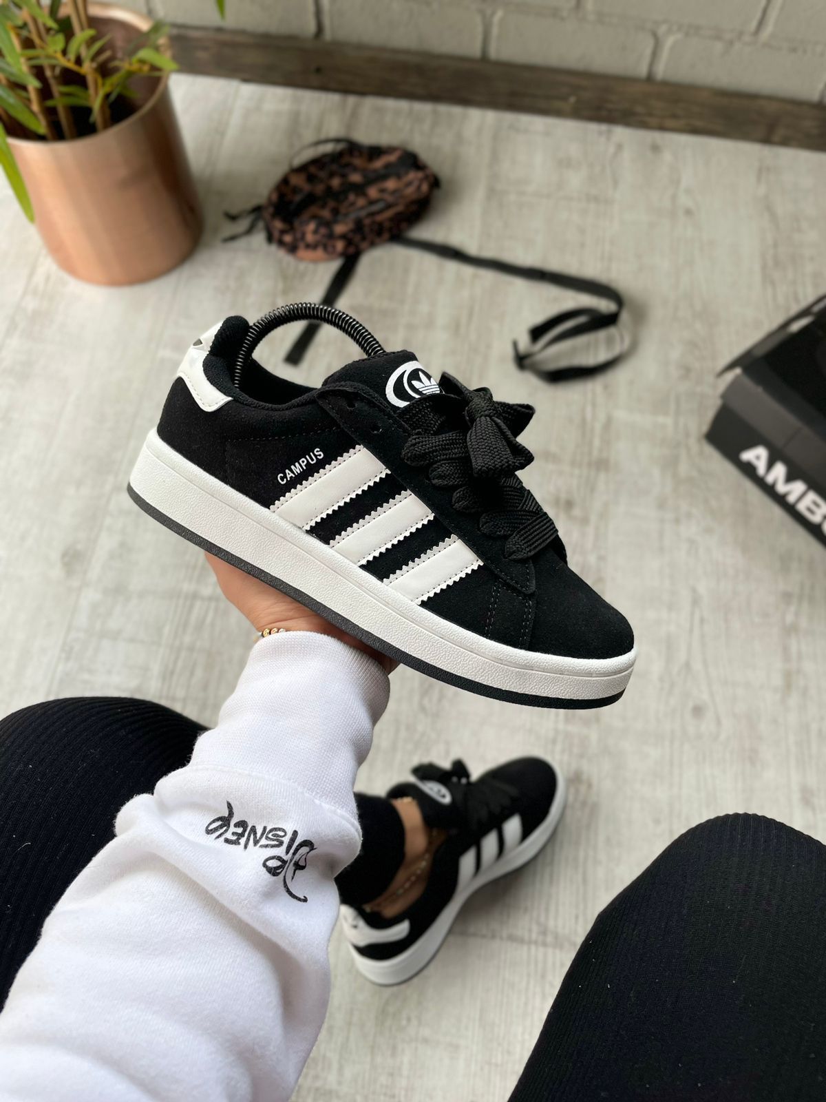 ADIDAS CAMPUS NEGRO/BLANCO – YEESHOP Calzado⚡ - Main Image