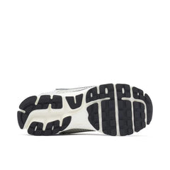 NIKE VOMERO GRIS/PLATEADO