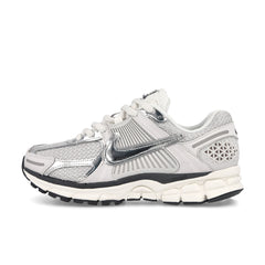 NIKE VOMERO GRIS/PLATEADO