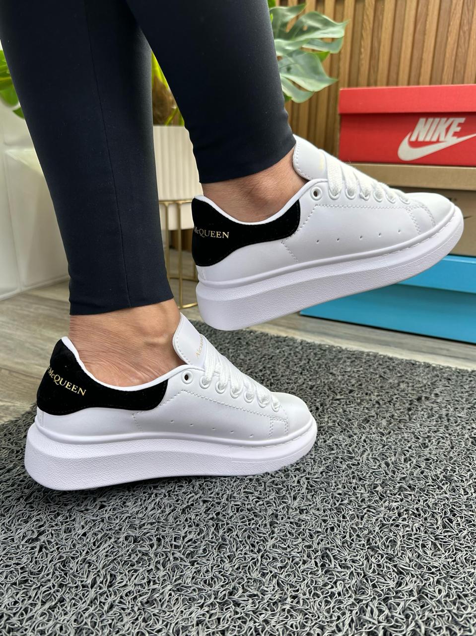 ALEXANDER MCQUEEN BLANCO NEGRO