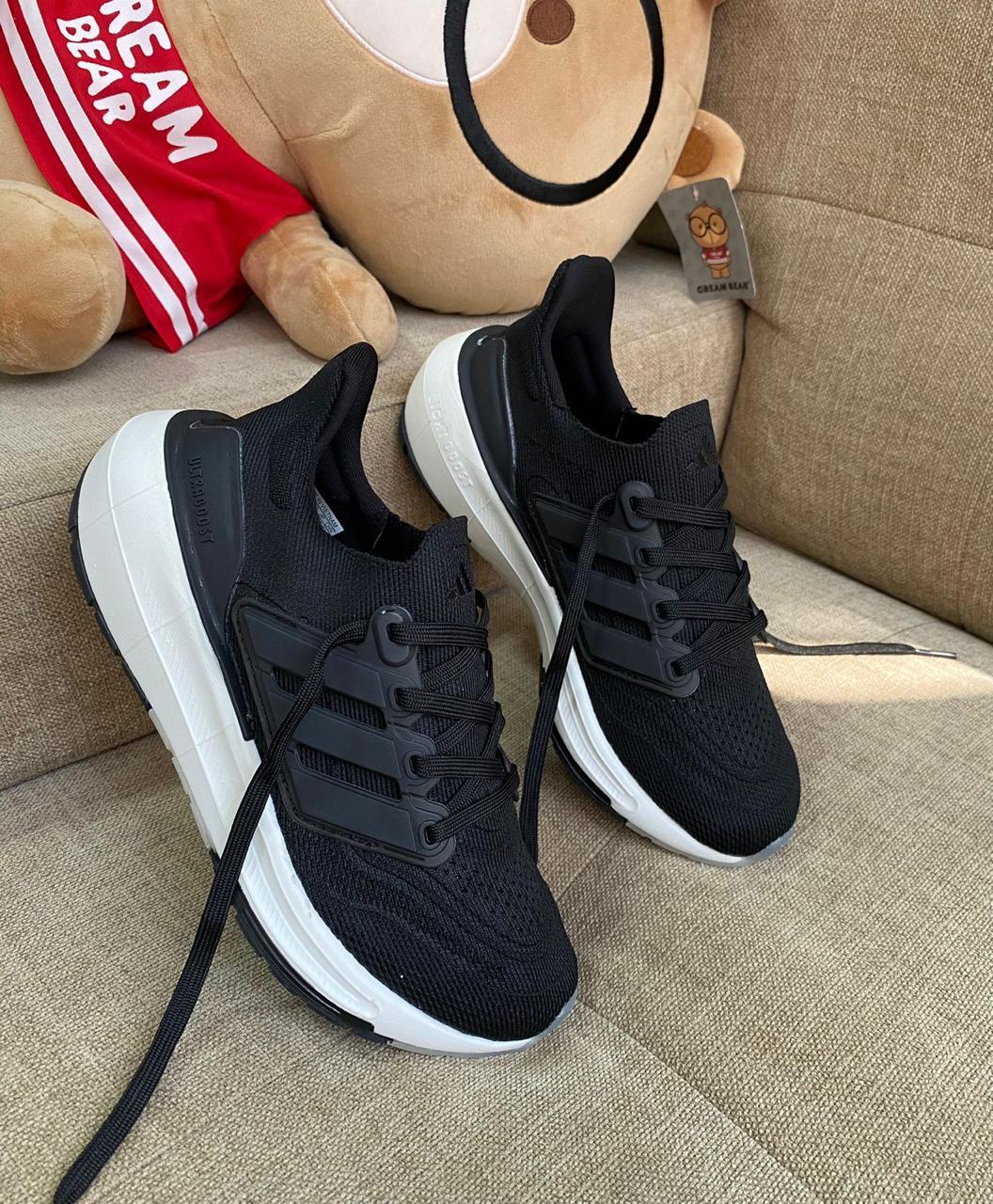 ADIDAS ULTRABOOST LIGHT NEGRO/BLANCO