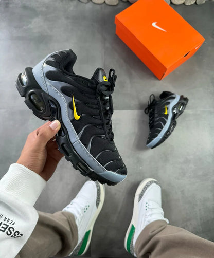 NIKE TN NEGRO / GRIS