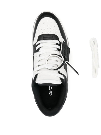 OFF WHITE OUT OF NEGRO / BLANCO