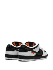 NIKE SB DUNK LOW TIGHTBOOTH
