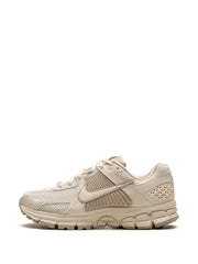 NIKE ZOOM VOMERO 5 BLANCO/BEIGE