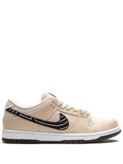 NIKE SB DUNK LOW ALBINO