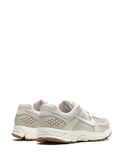 NIKE ZOOM VOMERO MADERA MINERAL / MARRON