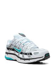 NIKE P6000 PLATEADO/AZUL
