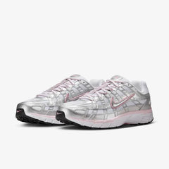 NIKE P6000 PLATEADO ROSA