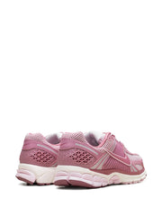 NIKE ZOOM VOMERO 5 ROSADO