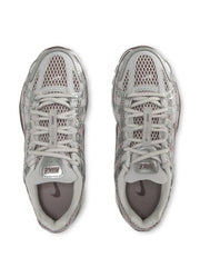 NIKE P6000 BLANCO/PLATEADO/VIOLETA
