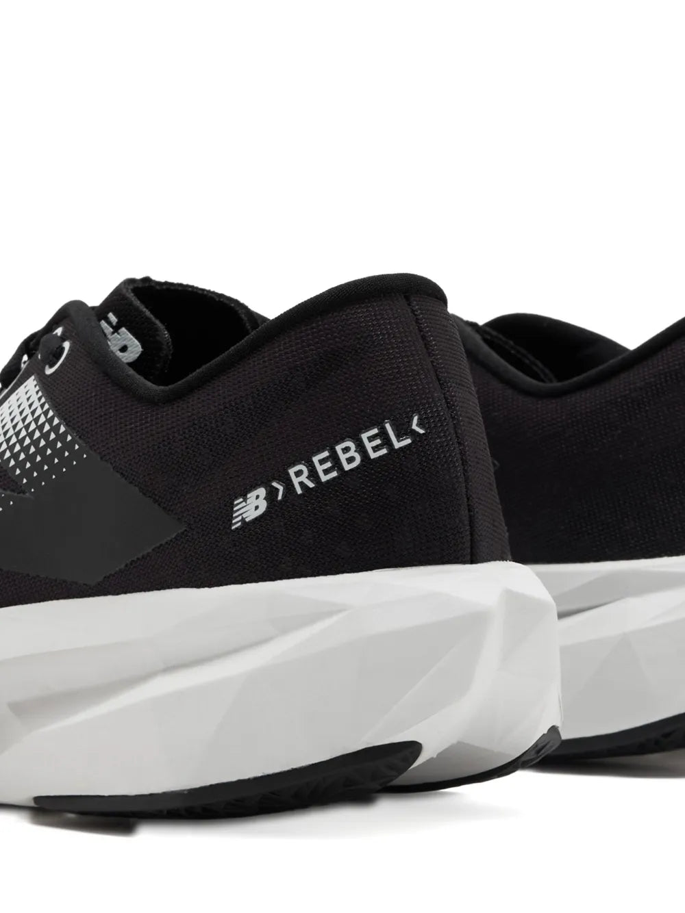 NEW BALANCE ELITE V3 FUELCELL NEGRO