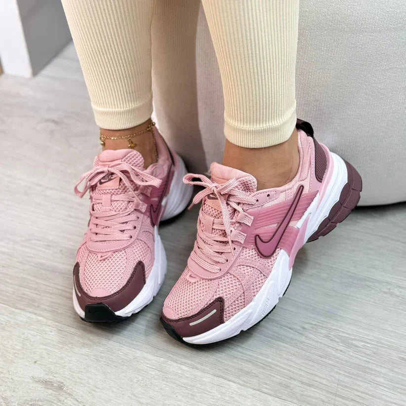 NIKE V2K RUN ROSADO