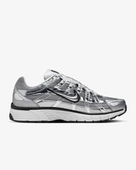 NIKE P6000 PLATEADO