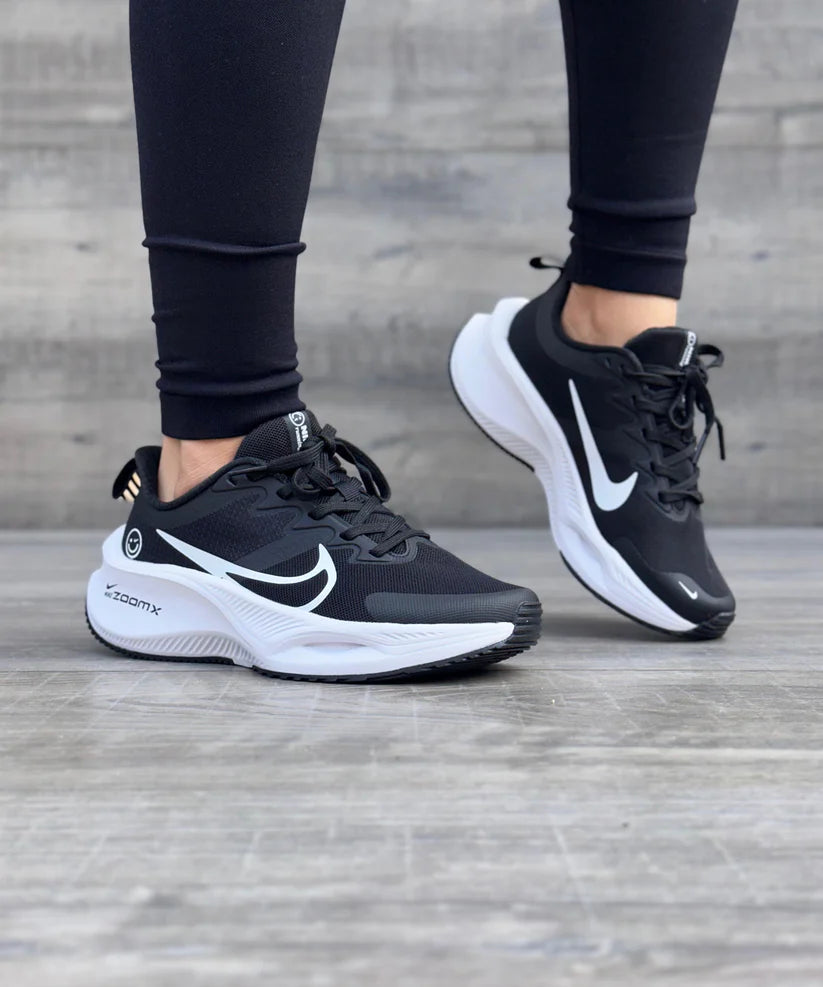 NIKE ZOOM CARITA NEGRO / BLANCO