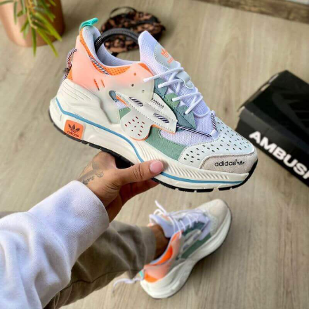 ADIDAS SIKAIGE