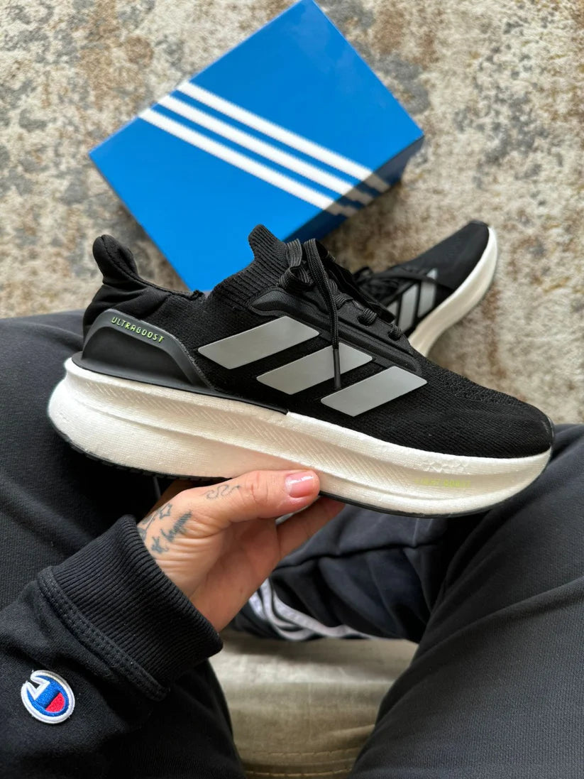 ADIDAS ULTRABOOST 5 NEGRO GRIS