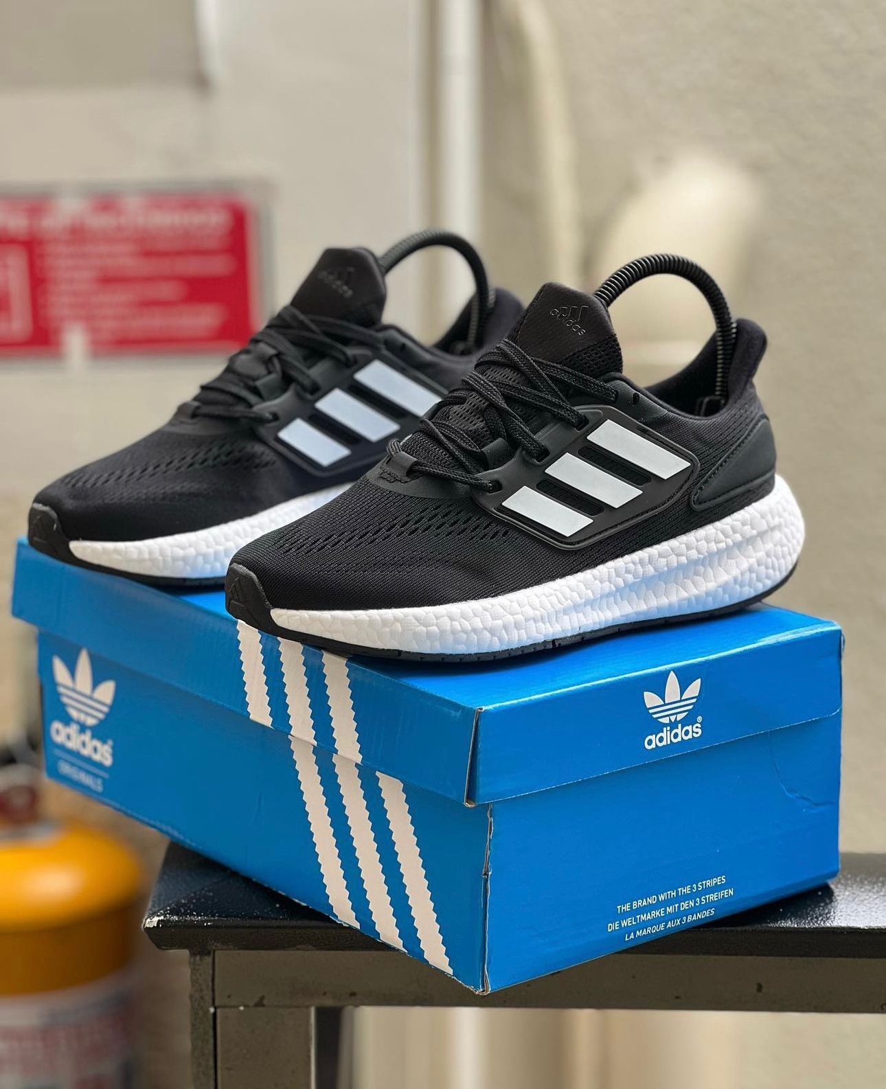 ADIDA ULTRABOOST NEGRO BLANCO