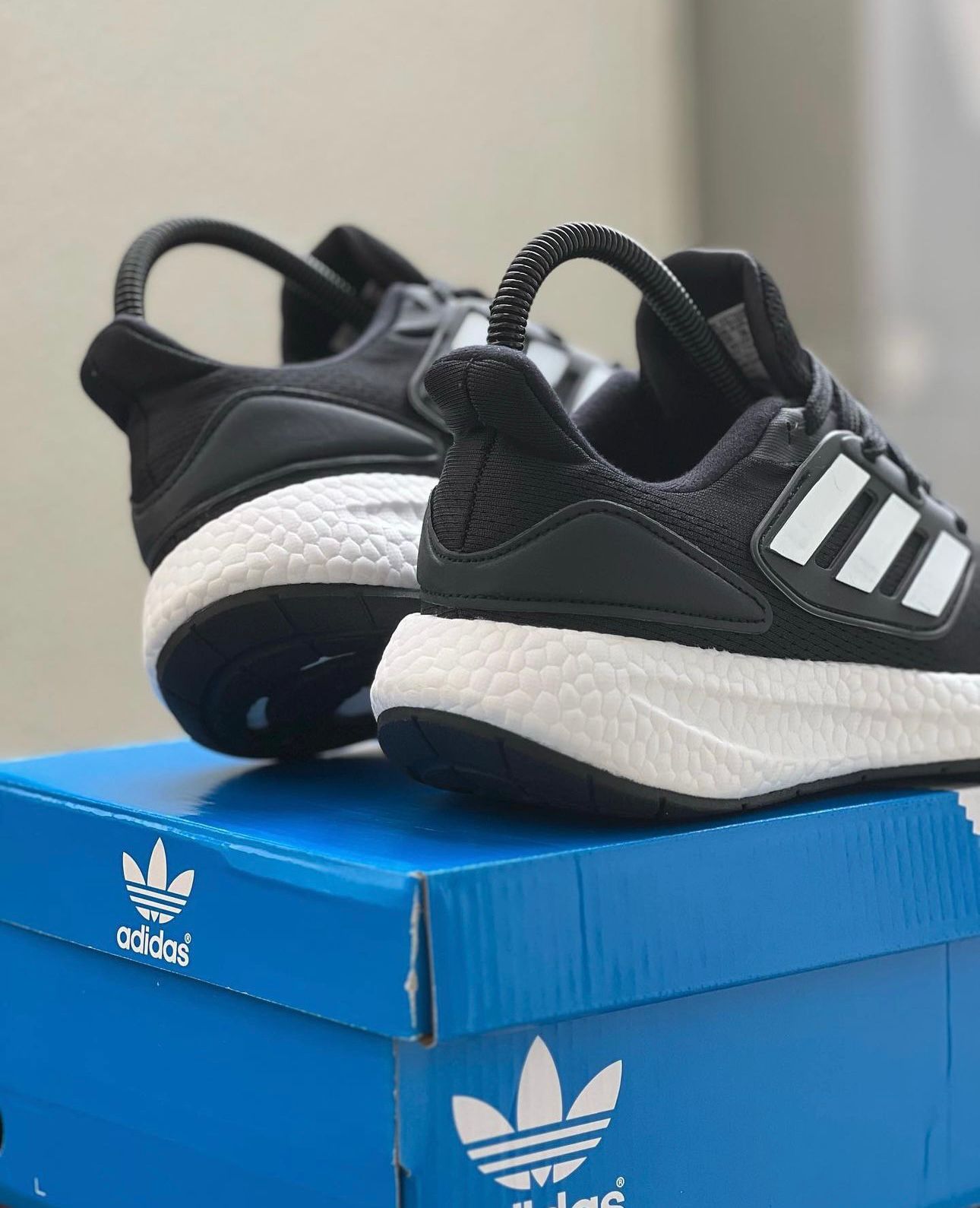 ADIDA ULTRABOOST NEGRO BLANCO
