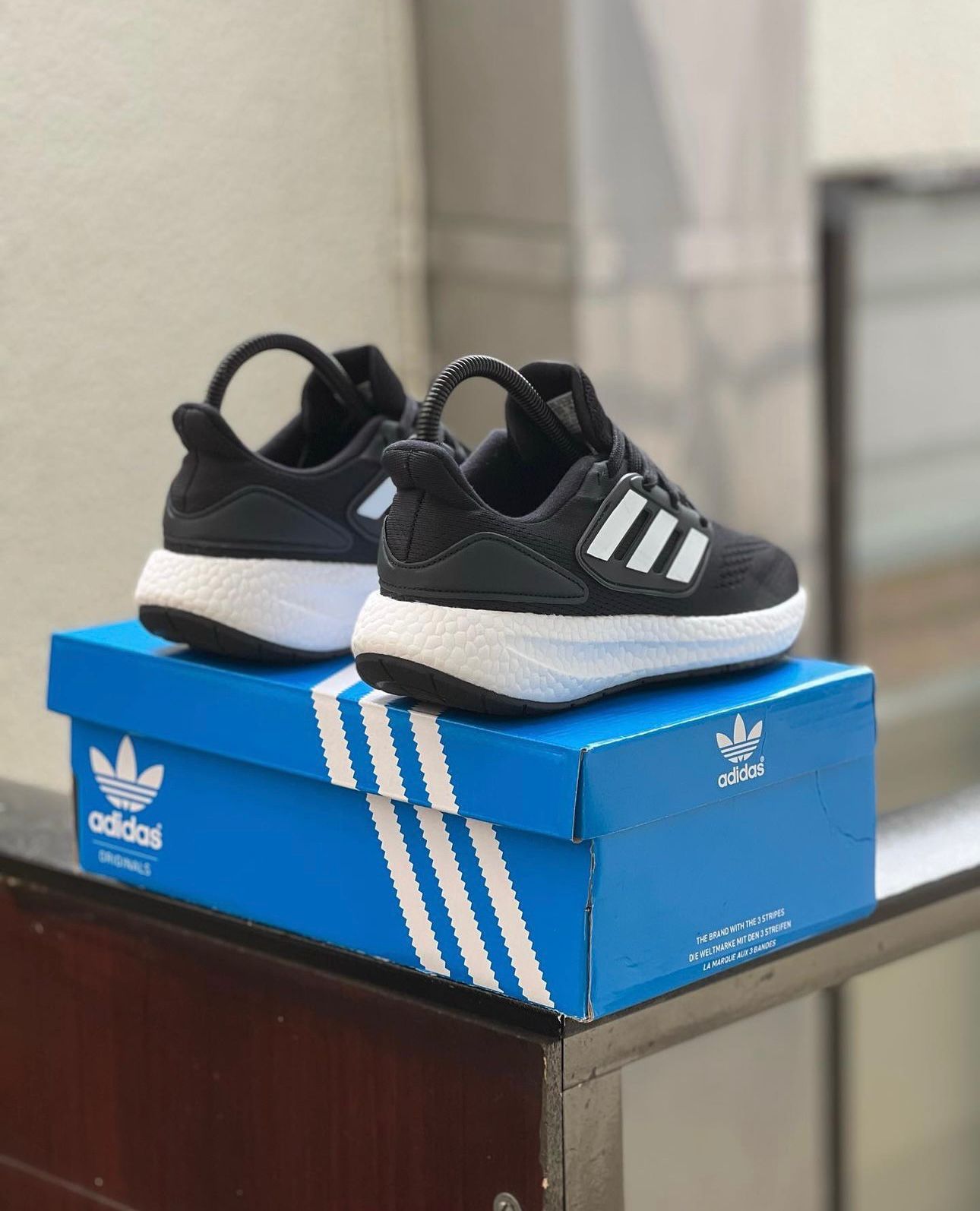ADIDA ULTRABOOST NEGRO BLANCO