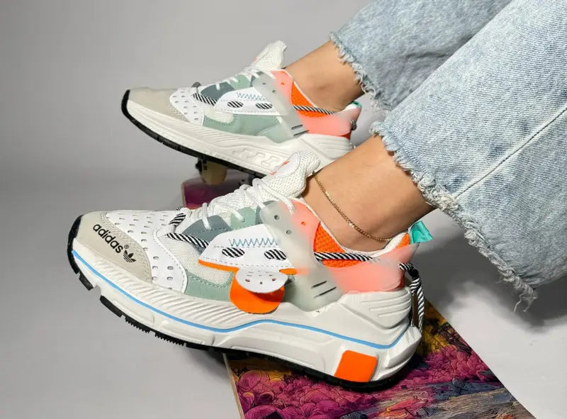ADIDAS SIKAIGE