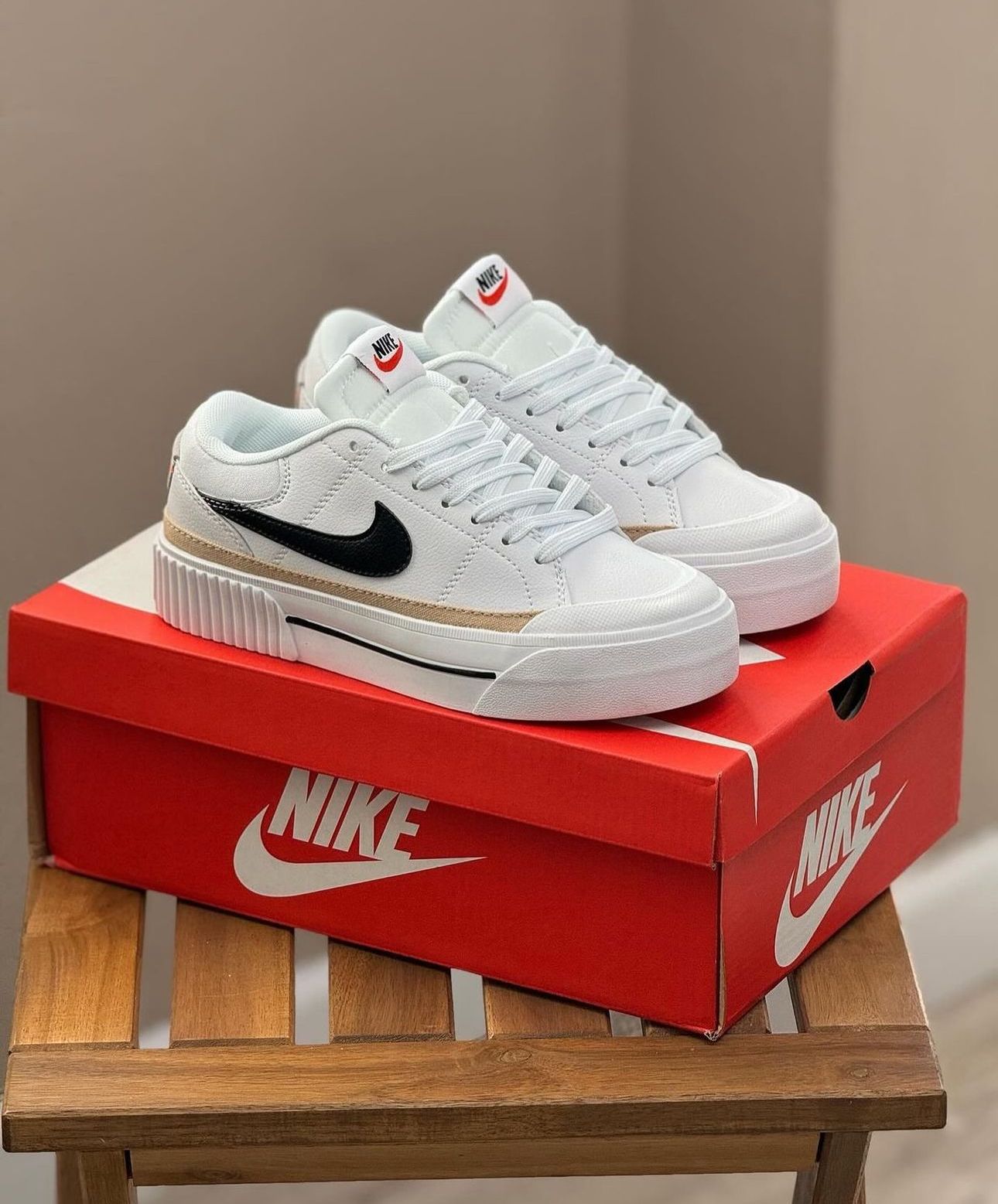 NIKE LEGACY LIFT COURT BLANCO NEGRO