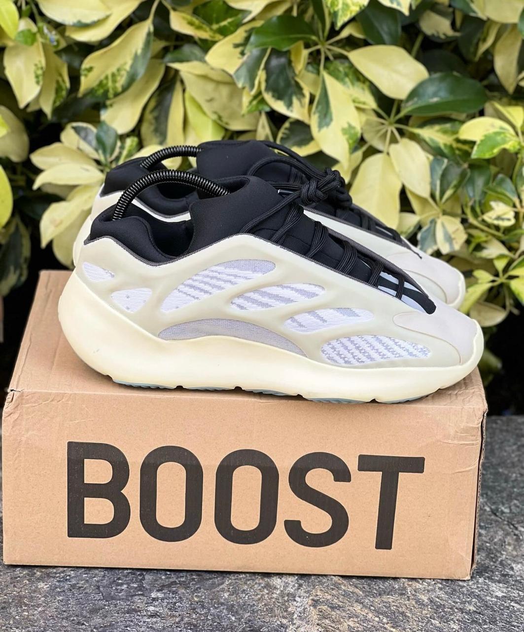 Adidas YEEZY 700 V3