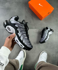 NIKE TN NEGRA BLANCA