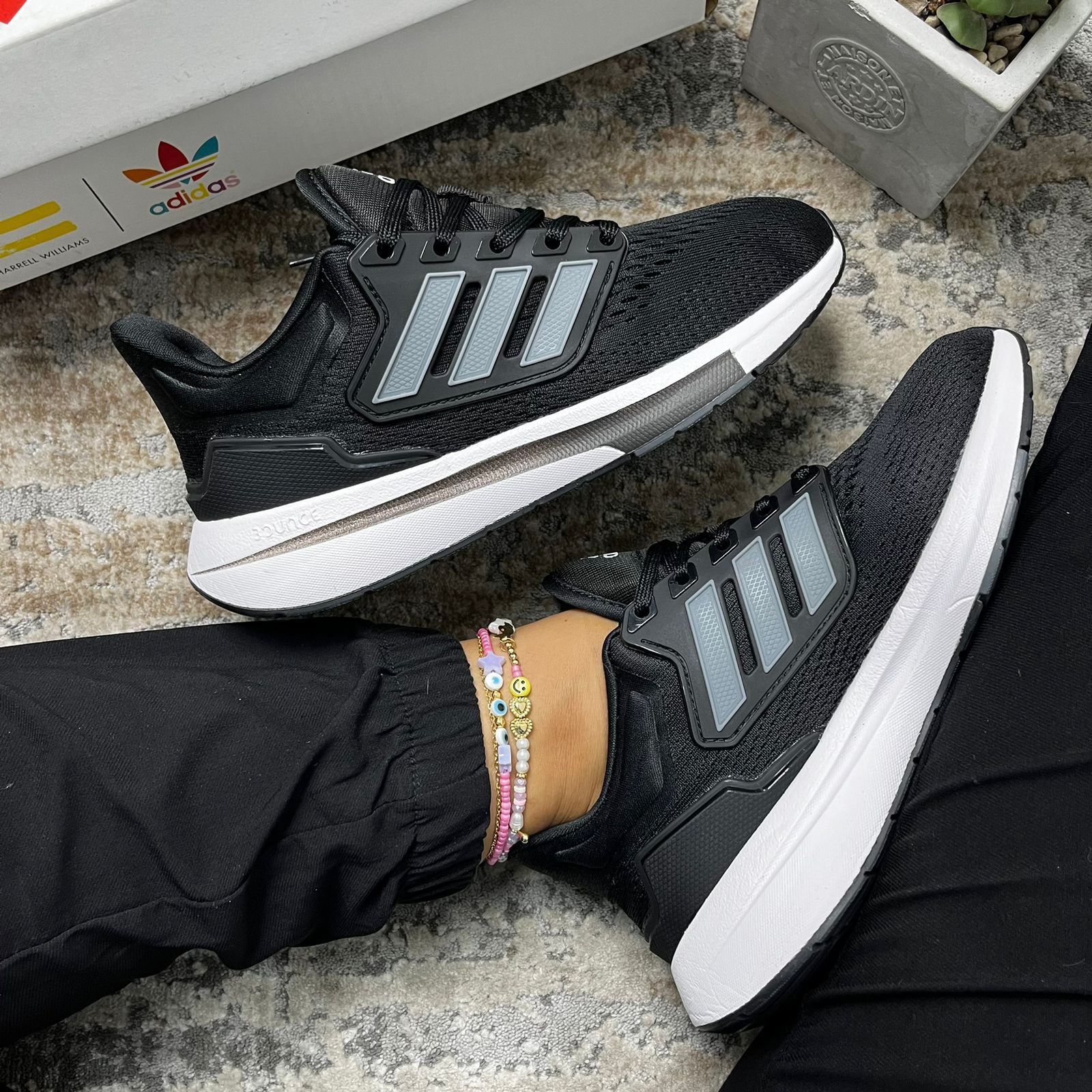 Adidas EQ21 Negro Blanco