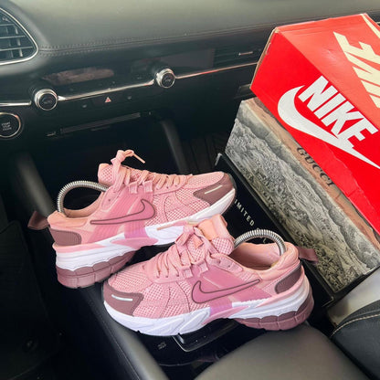 NIKE V2K RUN ROSADO