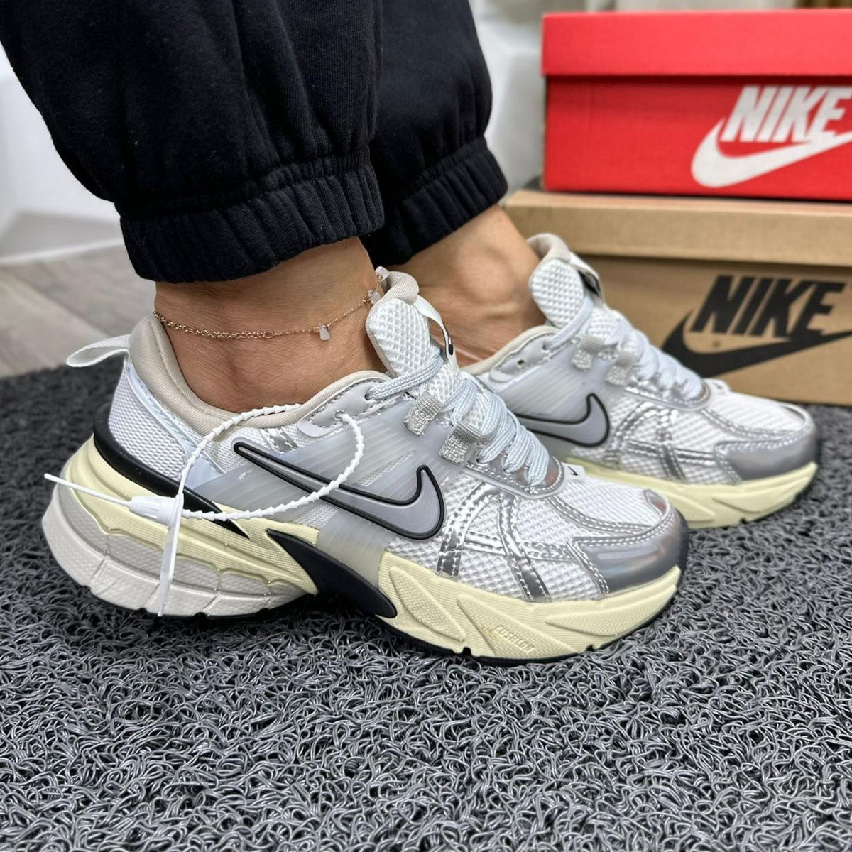 Nike V2k Blanca Plateada