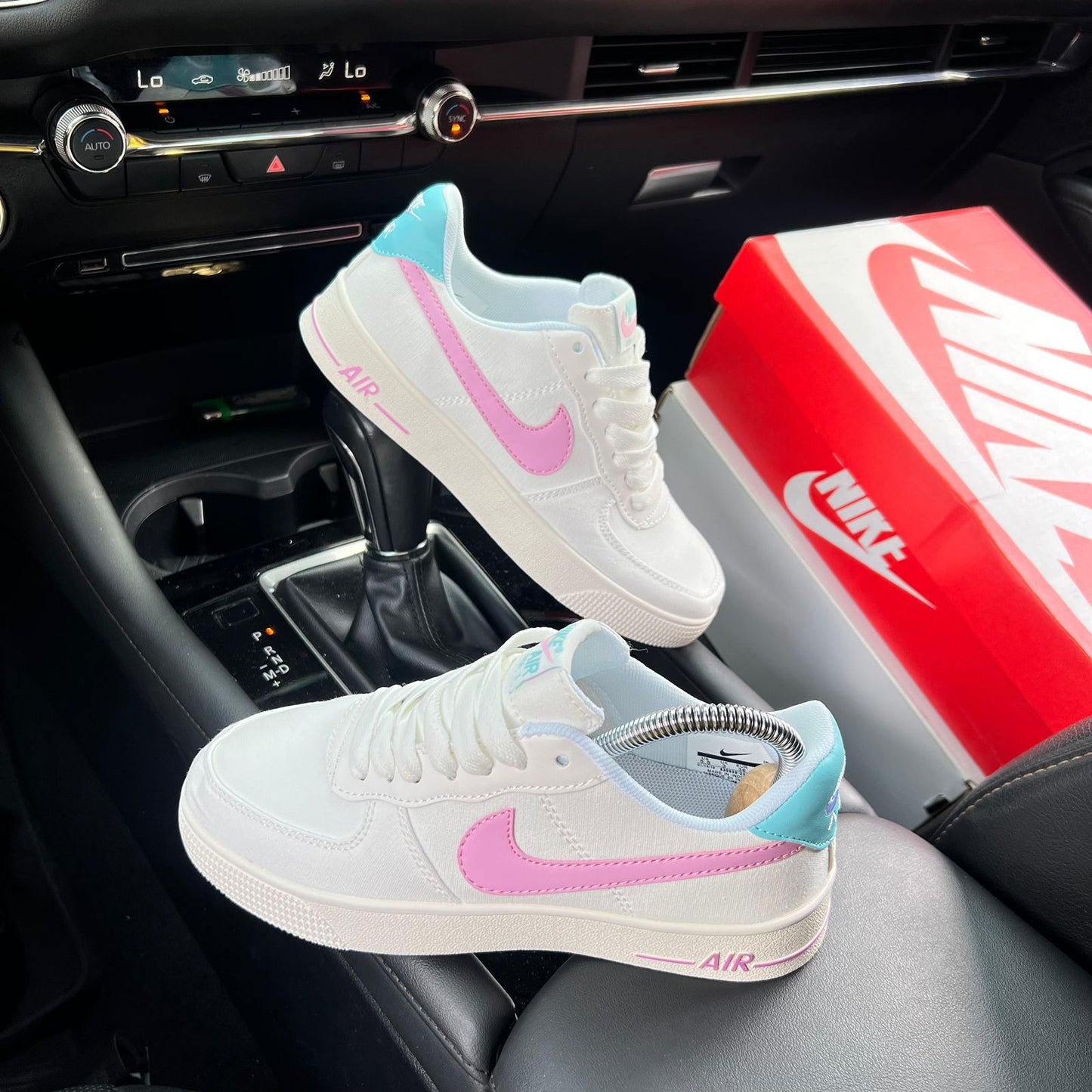 NIKE TABLITA BLANCO ROSA