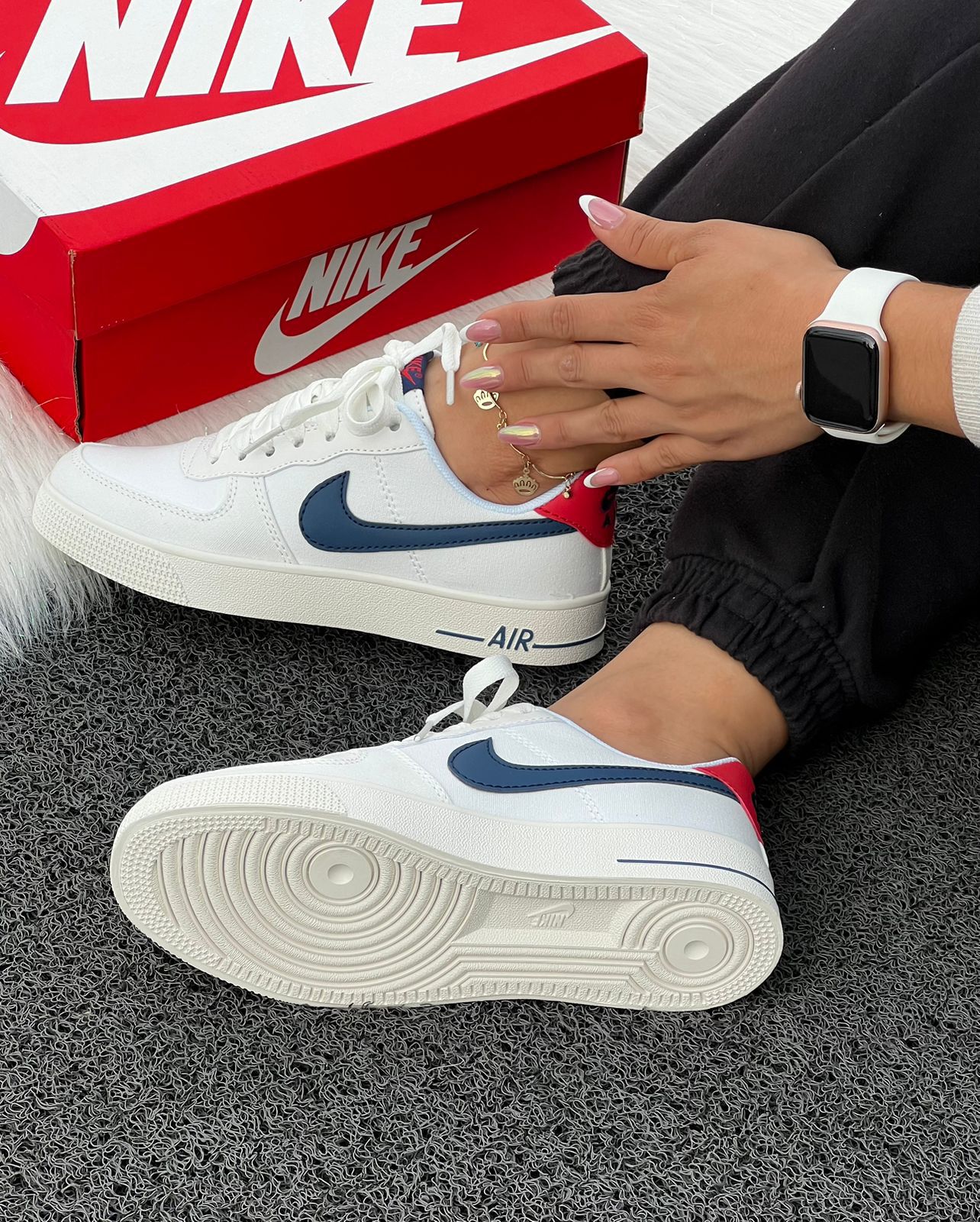NIKE TABLITA