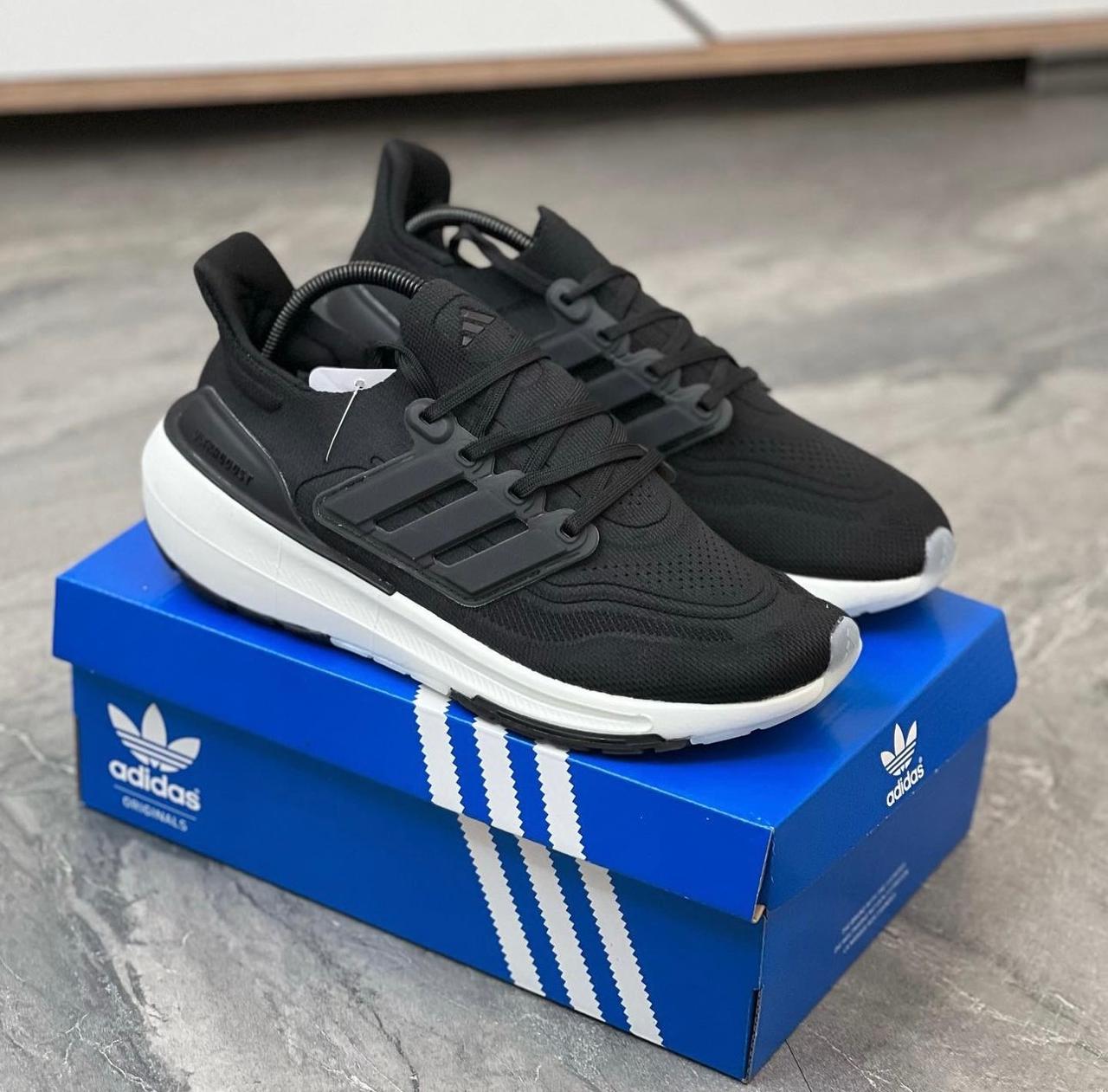 ADIDAS ULTRABOOST LIGHT NEGRO/BLANCO