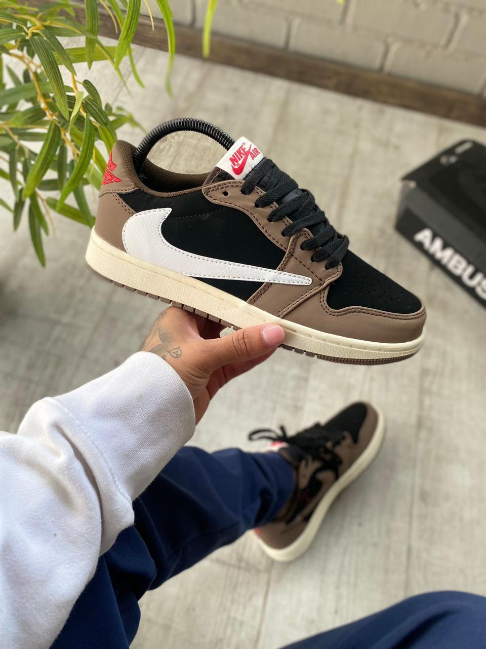 JORDAN RETRO 1 LOW TRAVIS SCOTT