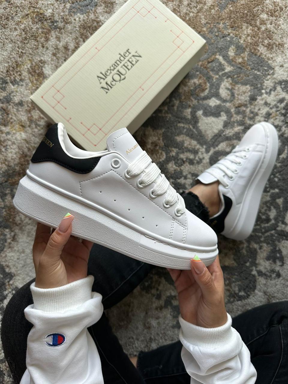 ALEXANDER MCQUEEN BLANCO NEGRO