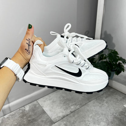 NIKE BAILLEILI BLANCO