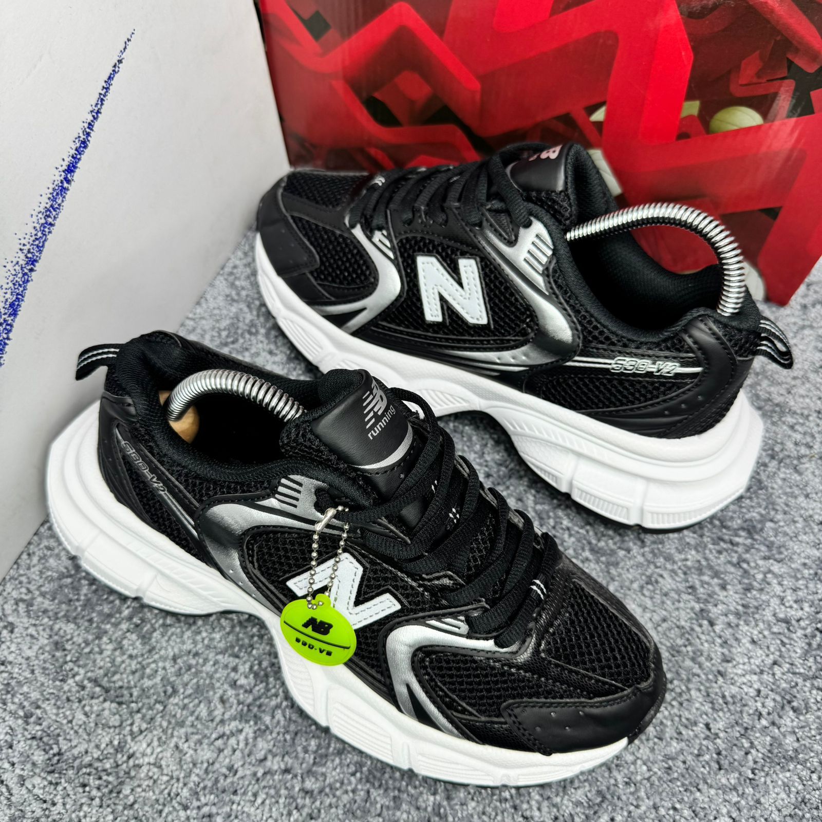 NEW BALANCE 530 V2 NEGRO