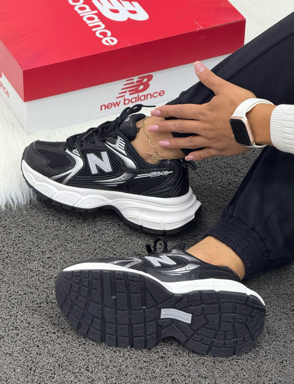 NEW BALANCE 530 V2 NEGRO