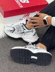 NEW BALANCE 530 V2 BLANCO NEGRO