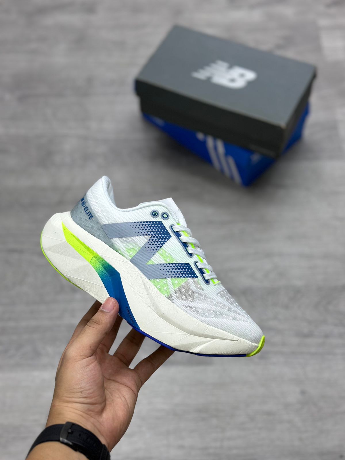 NEW BALANCE FUELCELL BLANCO / AZUL