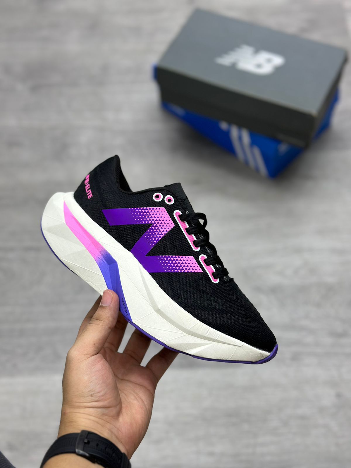 NEW BALANCE FUELCELL NEGRO / MORADO