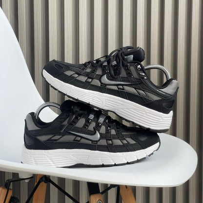 NIKE P6000 NEGRO GRIS