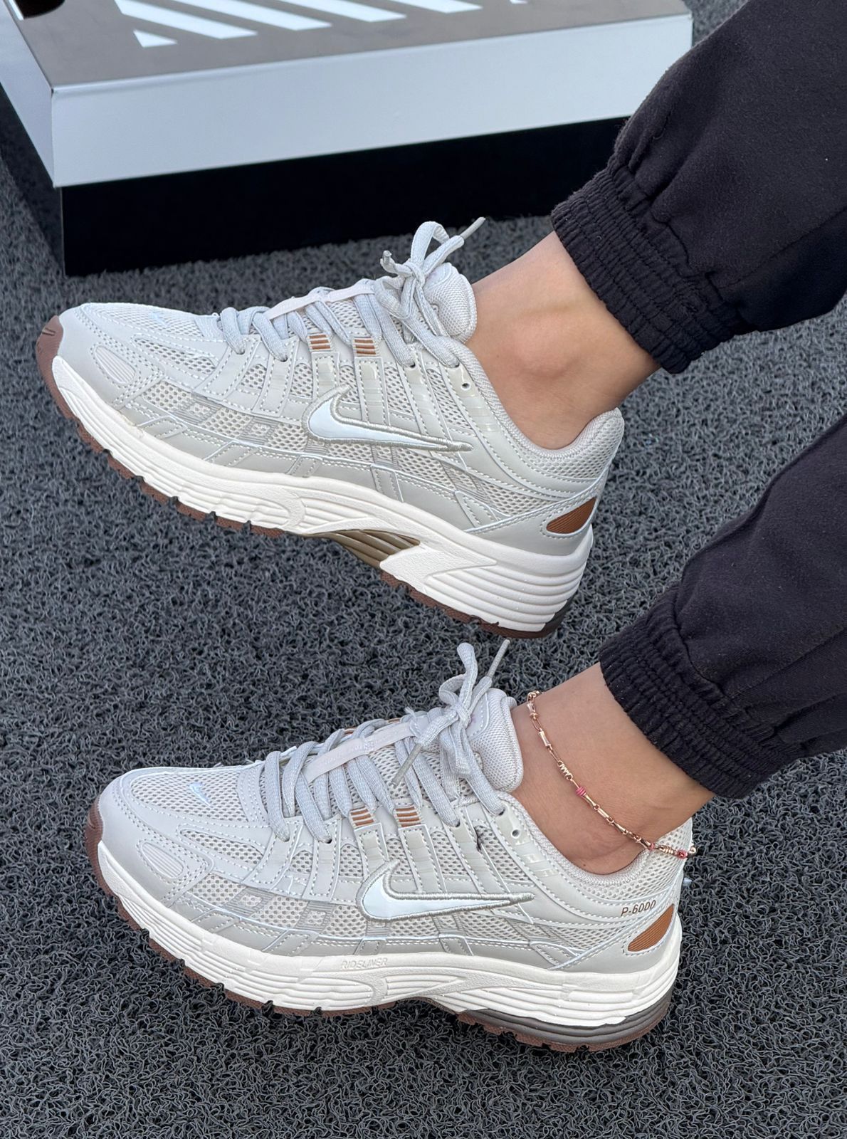 NIKE P6000 BEIGE
