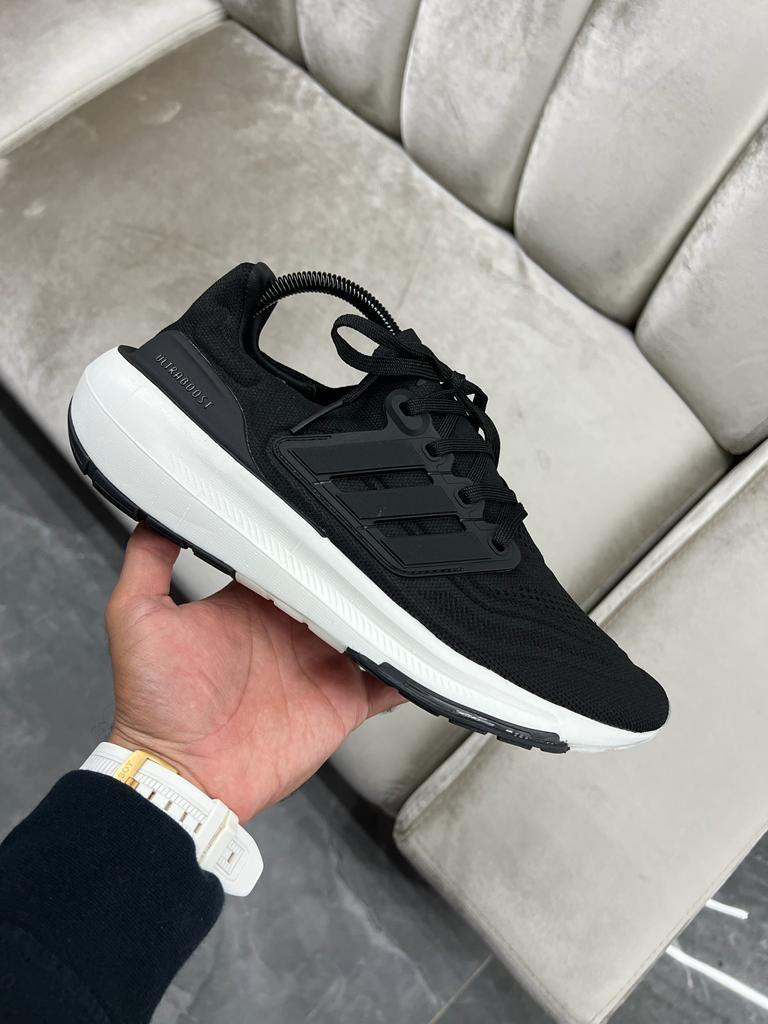 ADIDAS ULTRABOOST LIGHT NEGRO/BLANCO