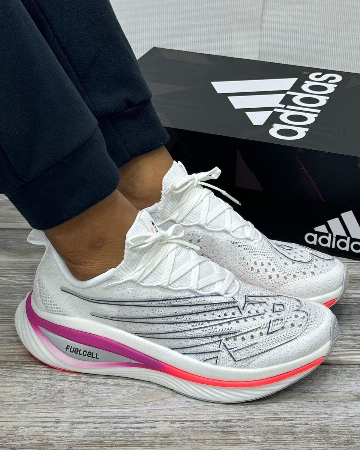 NEW BALANCE FUELCELL BLANCO / GRIS / AZUL /ROSA
