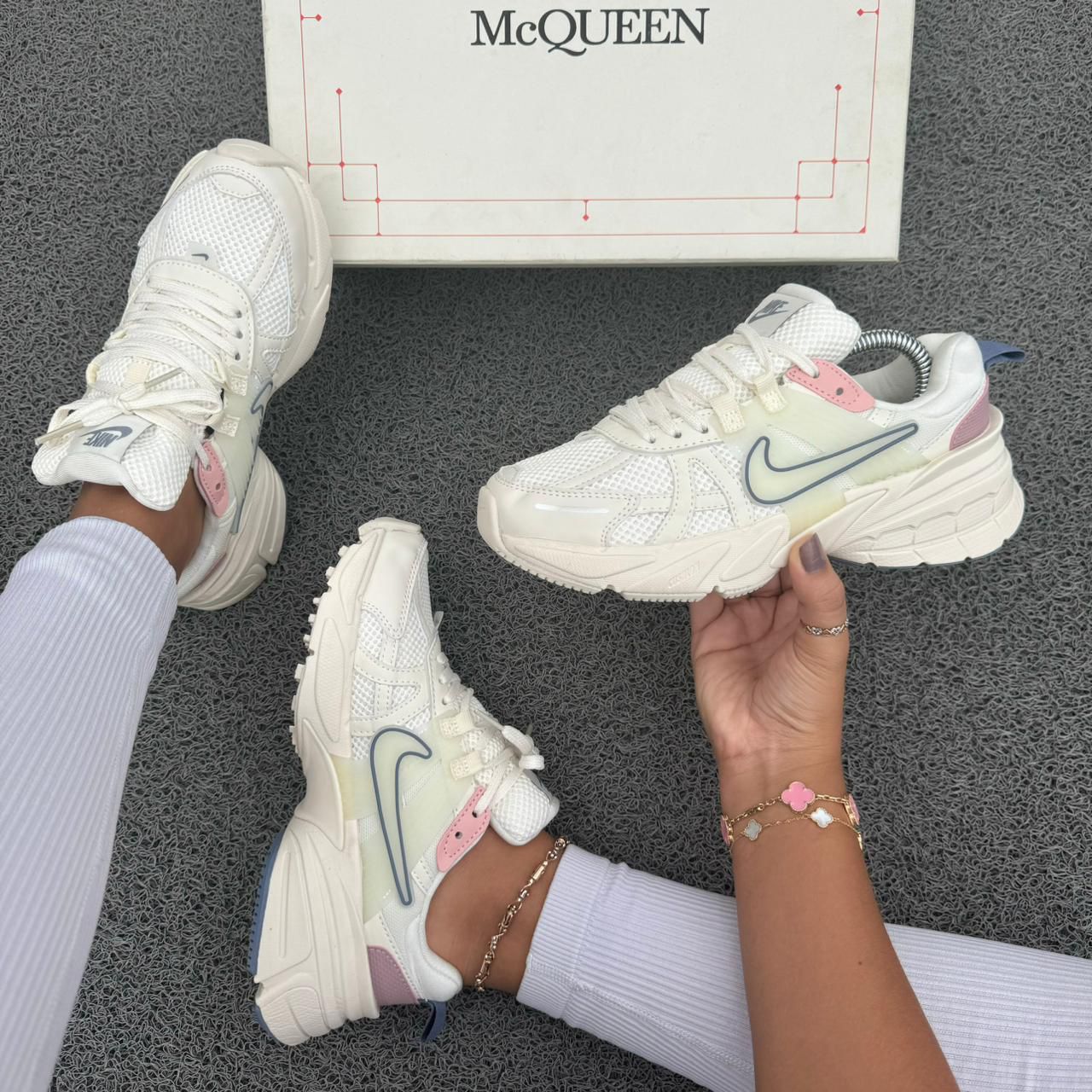 NIKE V2K RUN BLANCO/ROSADO